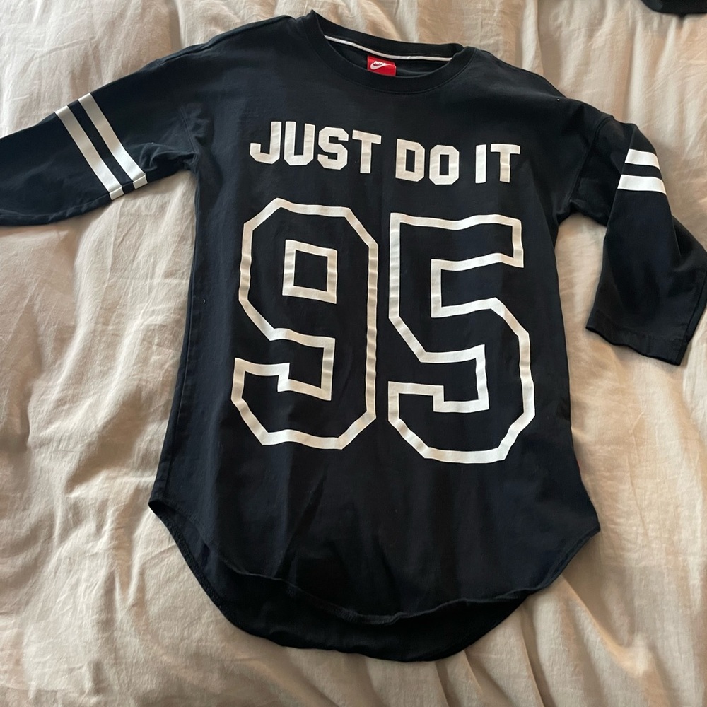 Nike womens 3/4 shirt